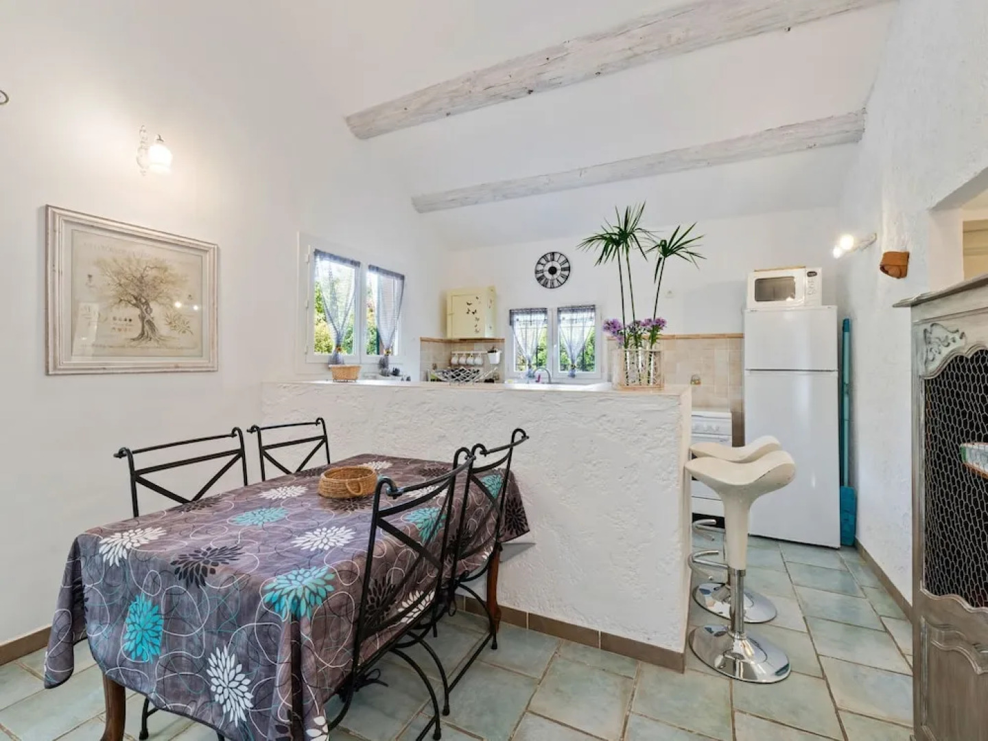 Tastefully Furnished Villa With Terrace, Private Swimming Pool Near of Lambesc