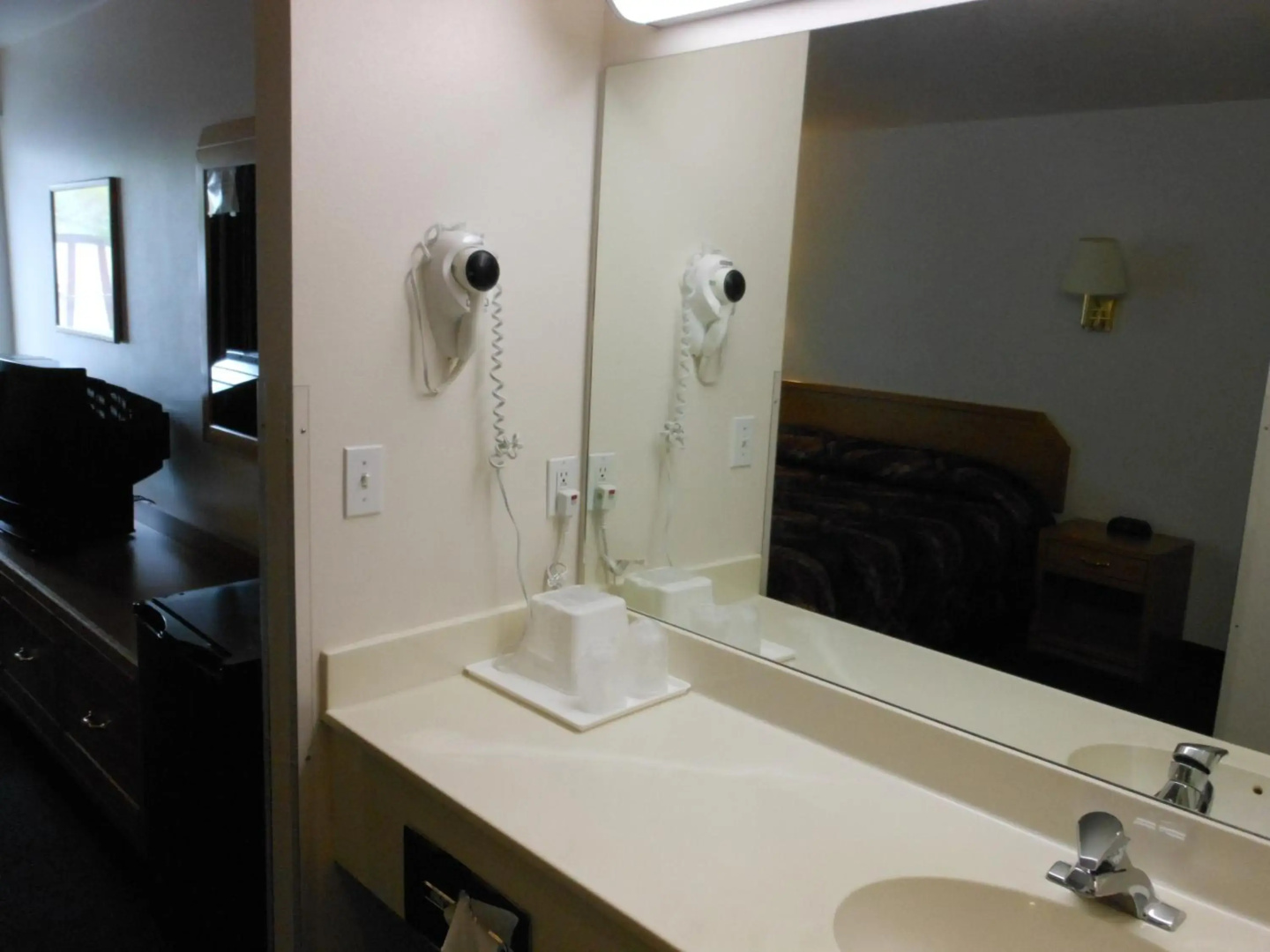 Economy Inn