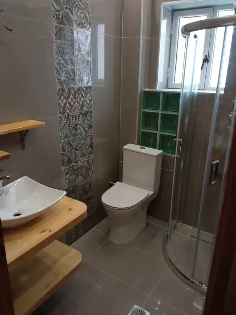 Agios Georgios - 2 Beds - Sleeps 5 - Free Parking