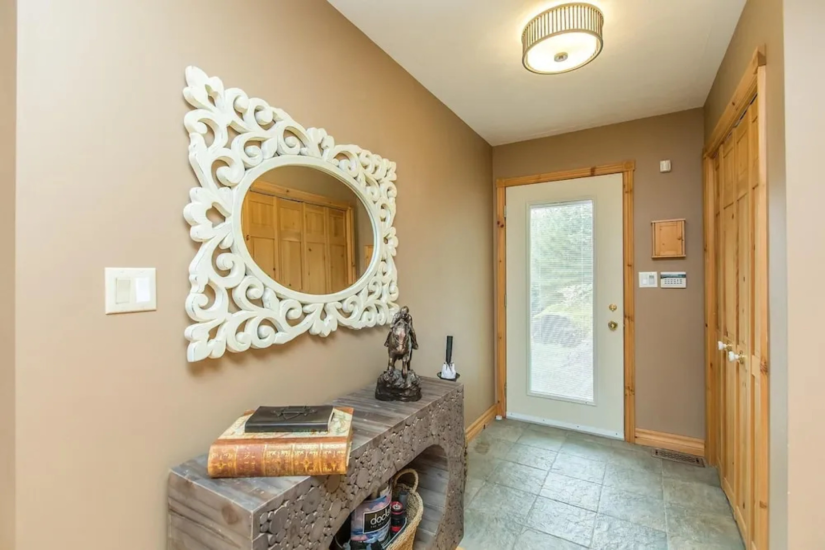 Vantage Point~Lovely 4 bed, 2.5 bath with fabulous views of Lake of Bays!