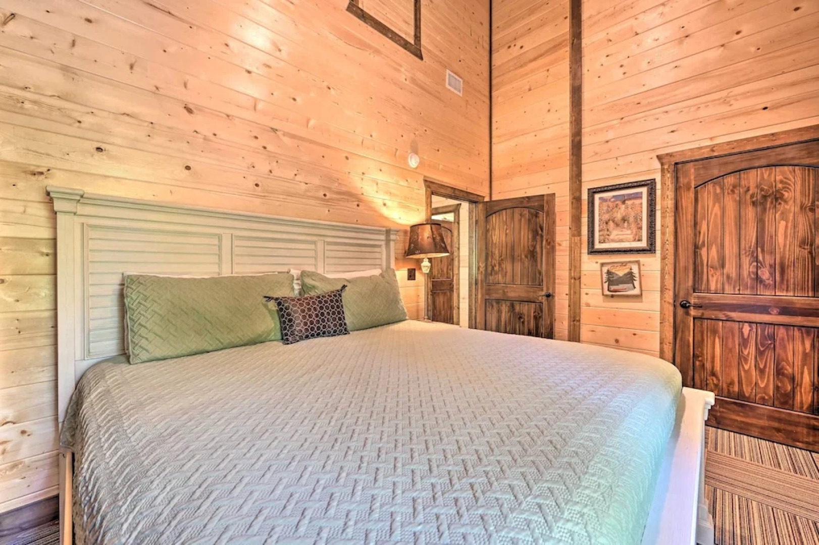 Hot Tub & Fire Pit: Broken Bow Retreat!