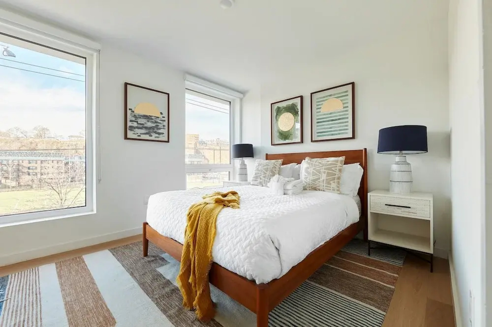 Stylish 2 BR w Roof Deck Access - Mins to NYC