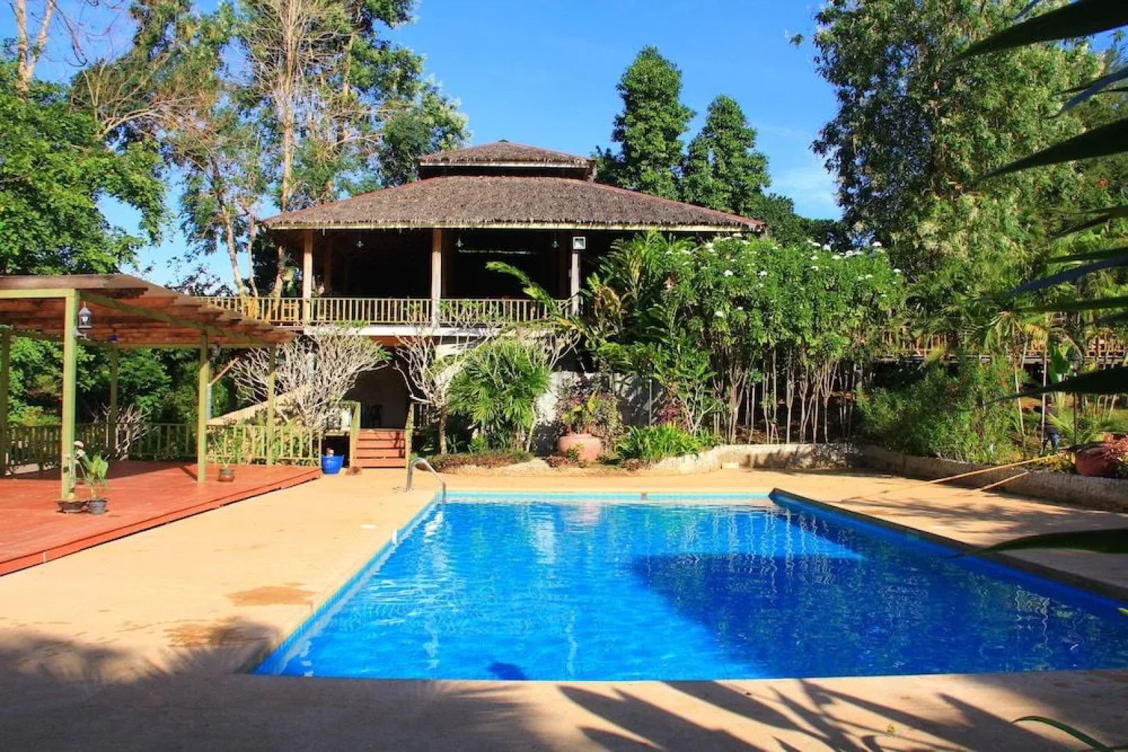 The Hub Erawan Resort