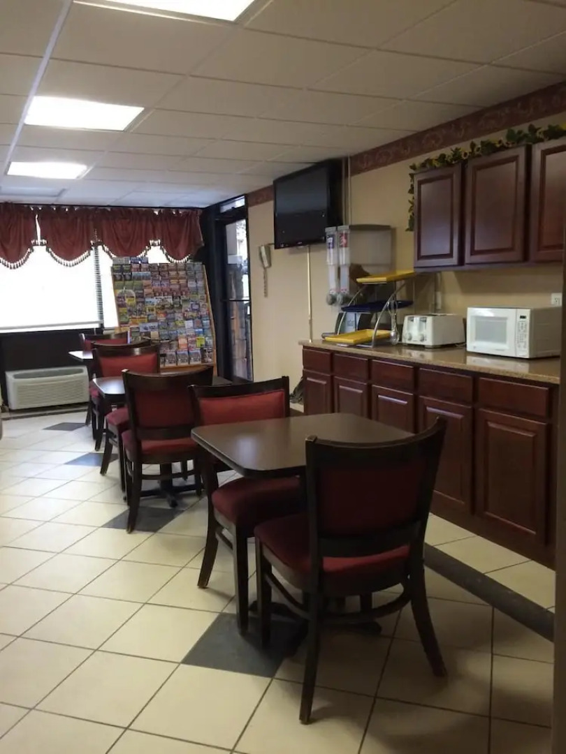 Knights Inn - Newport, TN