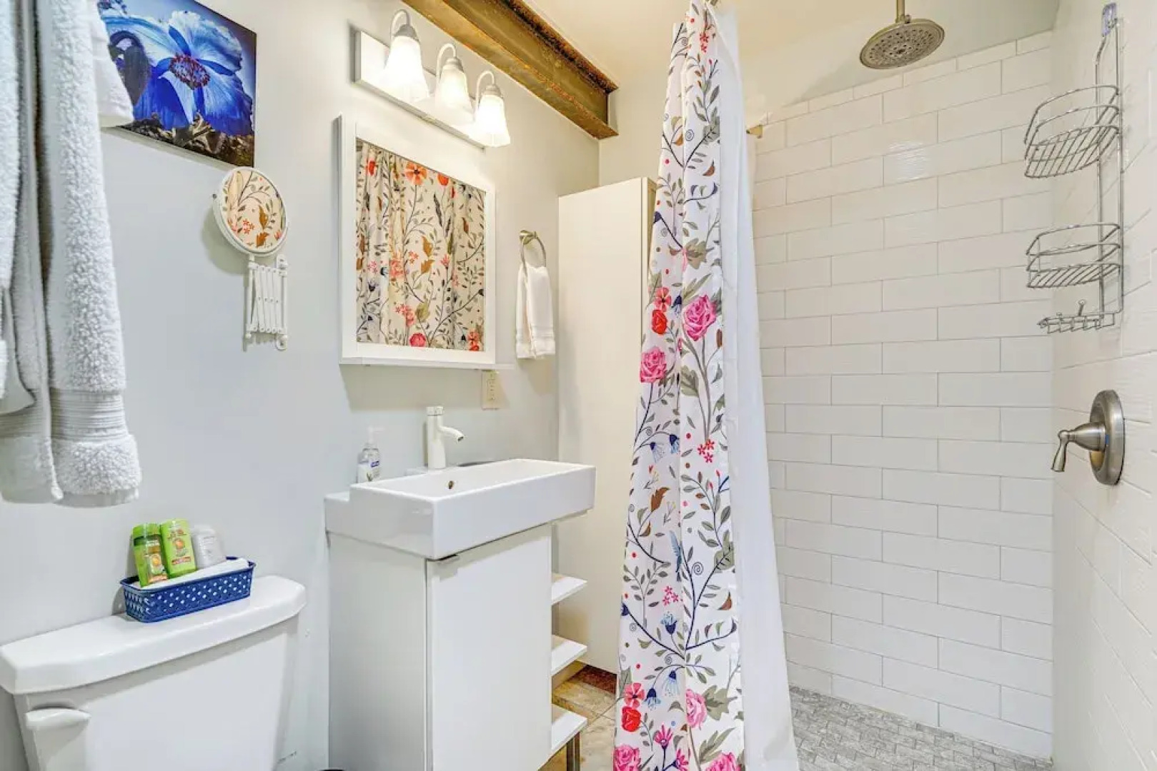 Vibrant 'casa Paloma' w/ Patio - Near Vineyards!