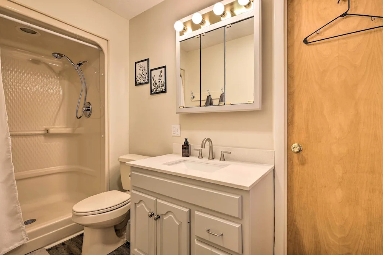 Cozy Poconos Ranch Home w/ Pool Access, Near Lake!