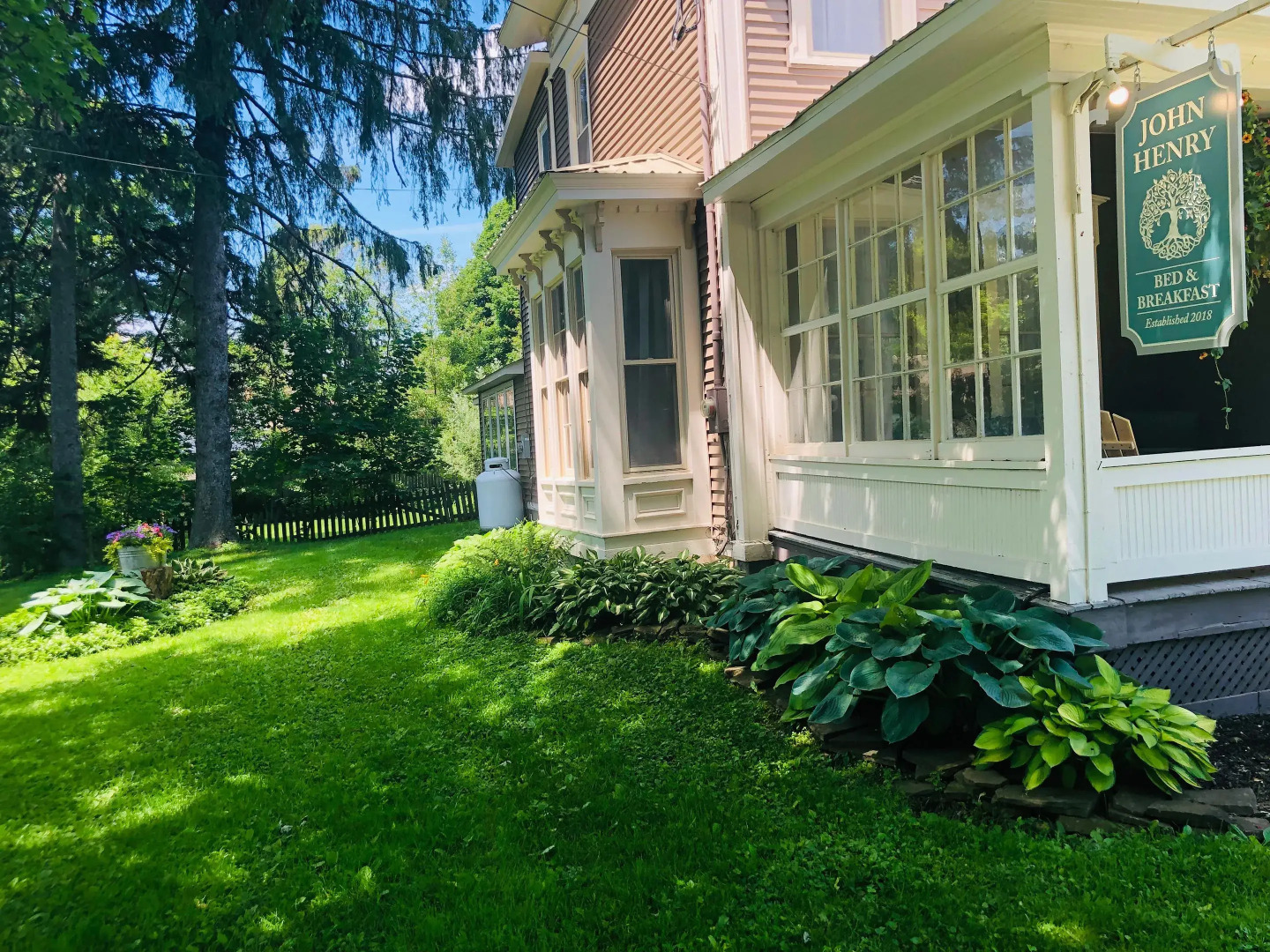 John Henry Bed & Breakfast