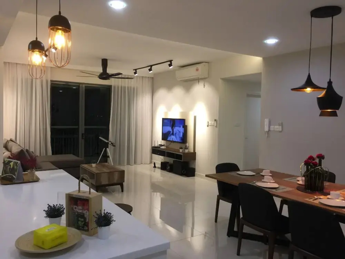 Teega Waterfront - Hello Kitty