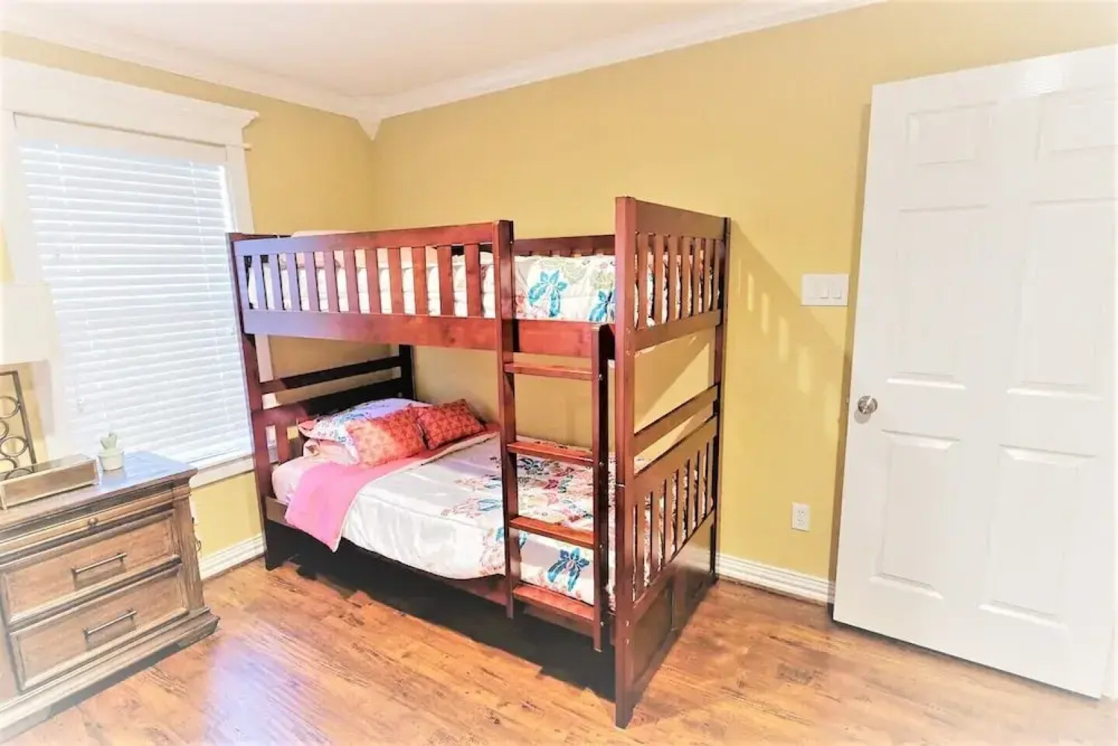 5Bdrm 3.5Bath 8Beds - Up to 16 Guest