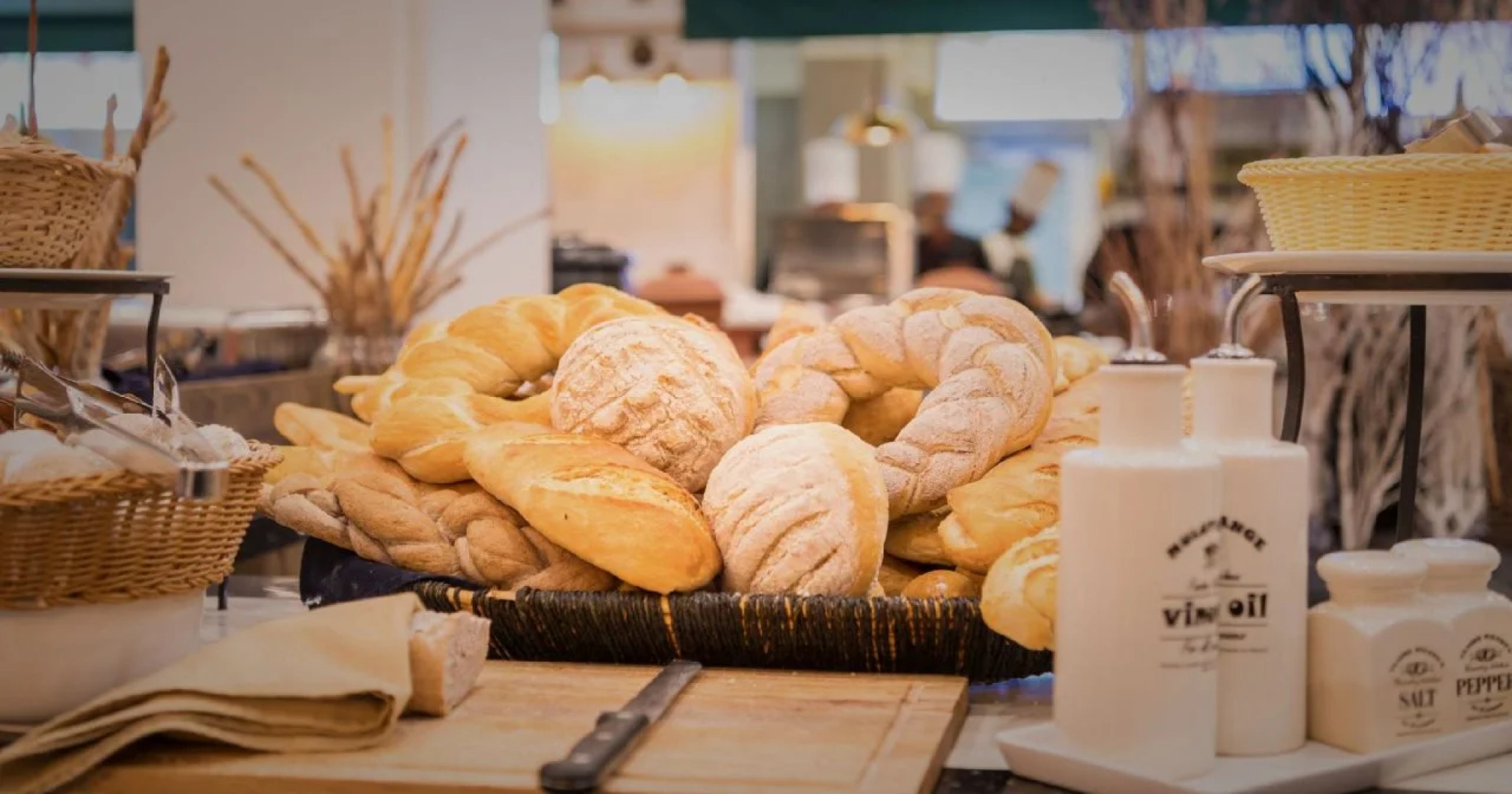 Fairway Colombo - Sri Lanka's First Hotel With Robot Technology