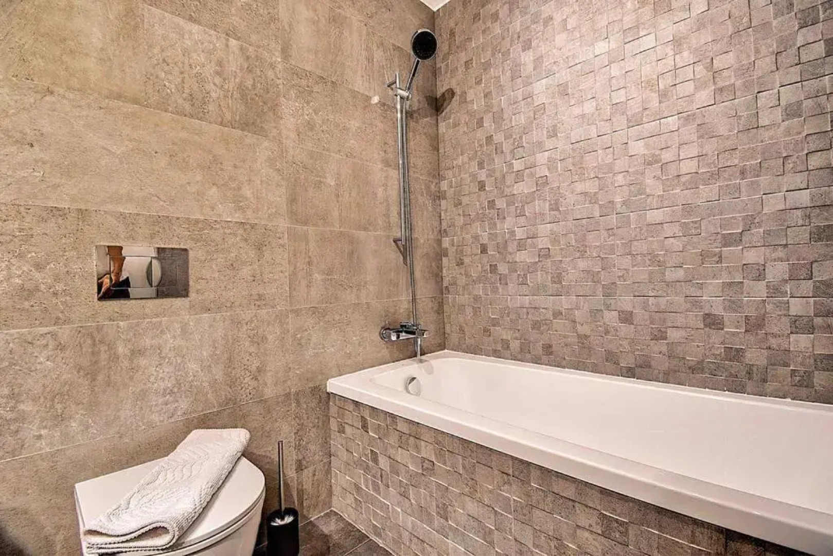 Lake Panorama Loft 5 star Location, Queen Bed, Views