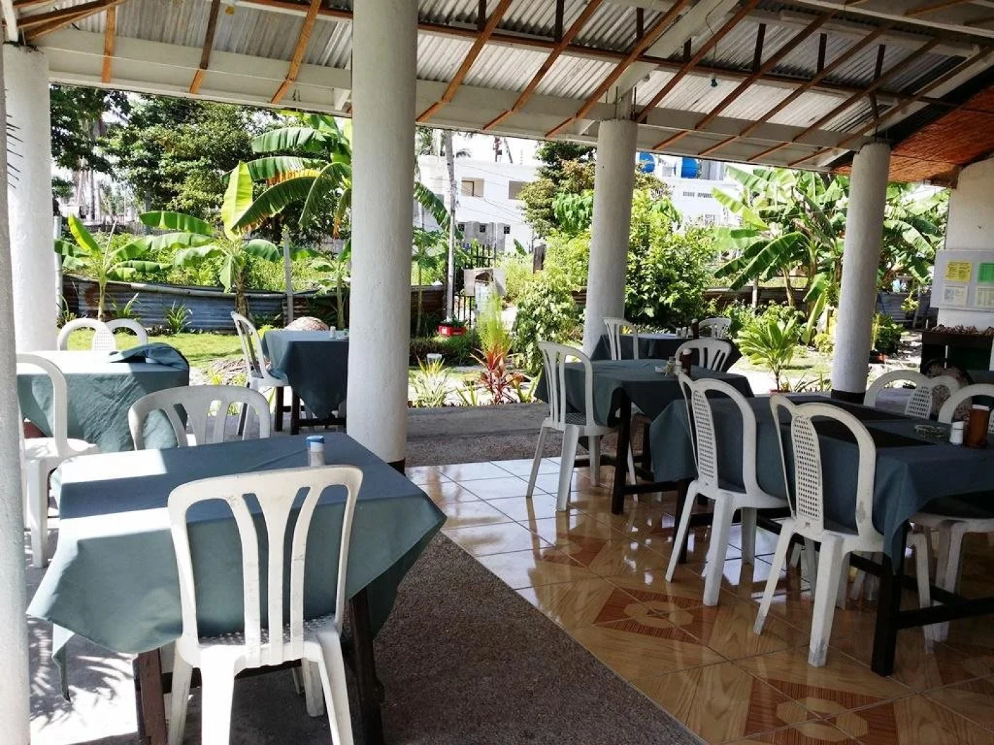 Mr. Kwiiz Lodging House and Restaurant