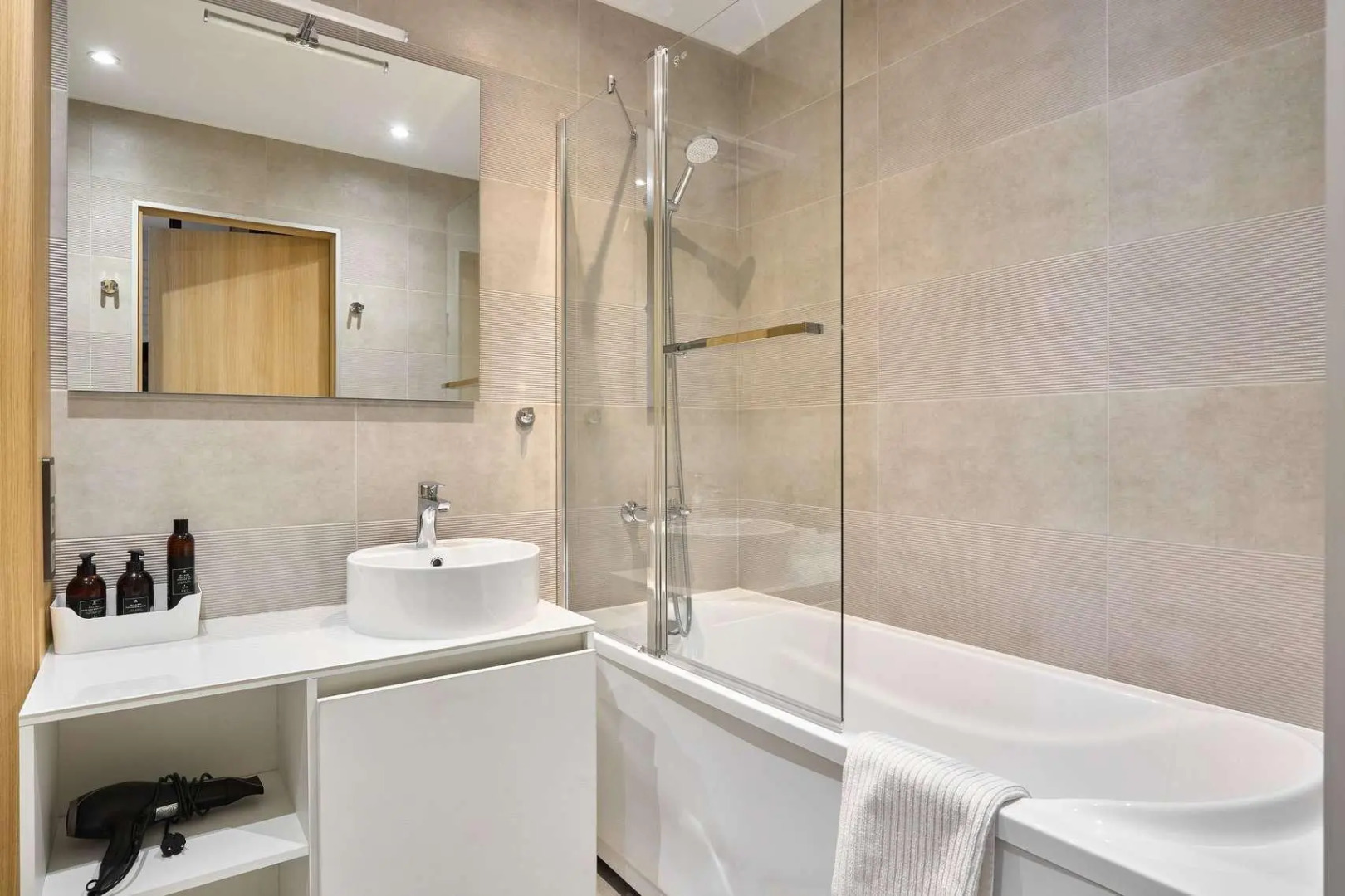 Апартаменты на бульваре Десантника Вадима Чугунова 3