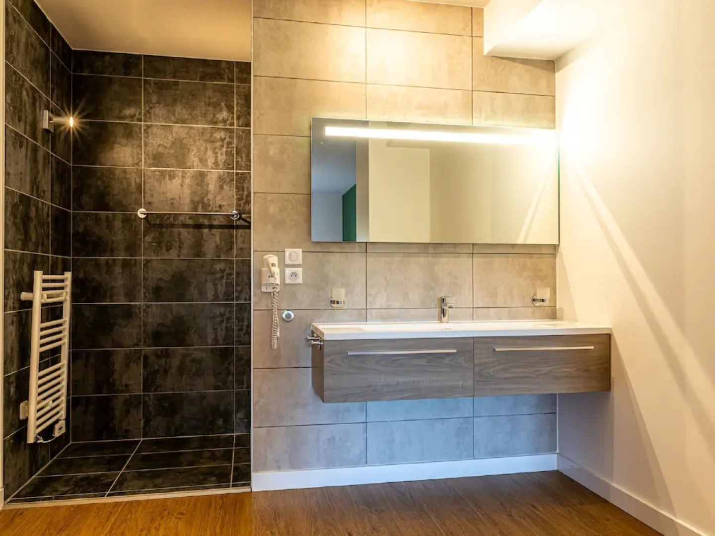 Luxurious apartment with two bathrooms and terrace