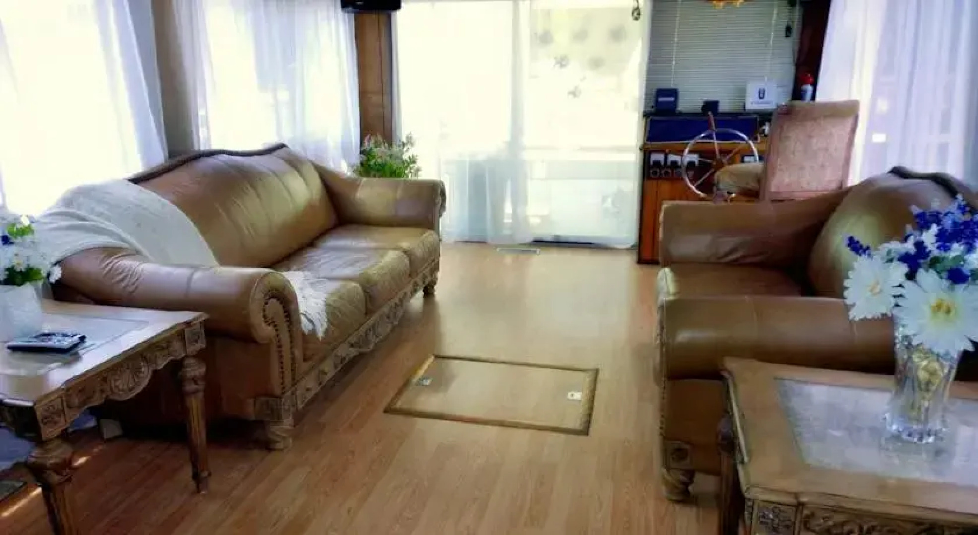 Bayou Rehab Houseboat Rental