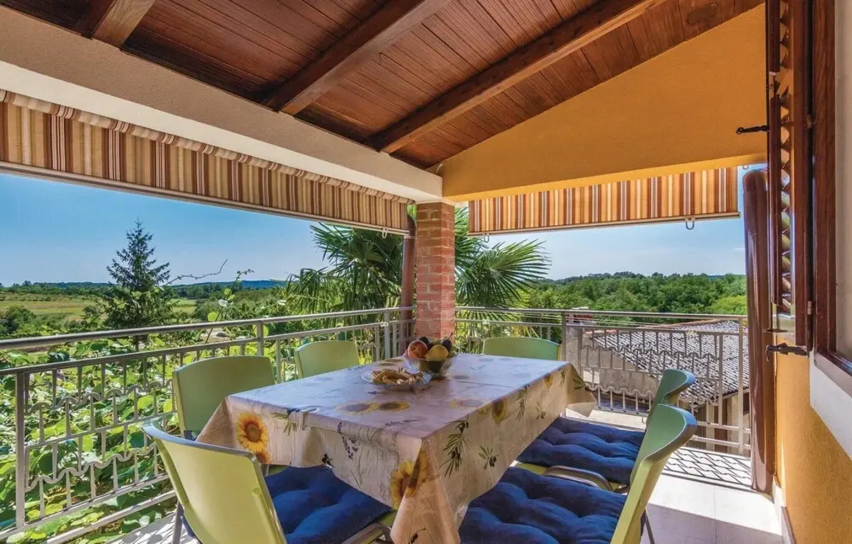 Beautiful Home in Pican With Wifi and 2 Bedrooms