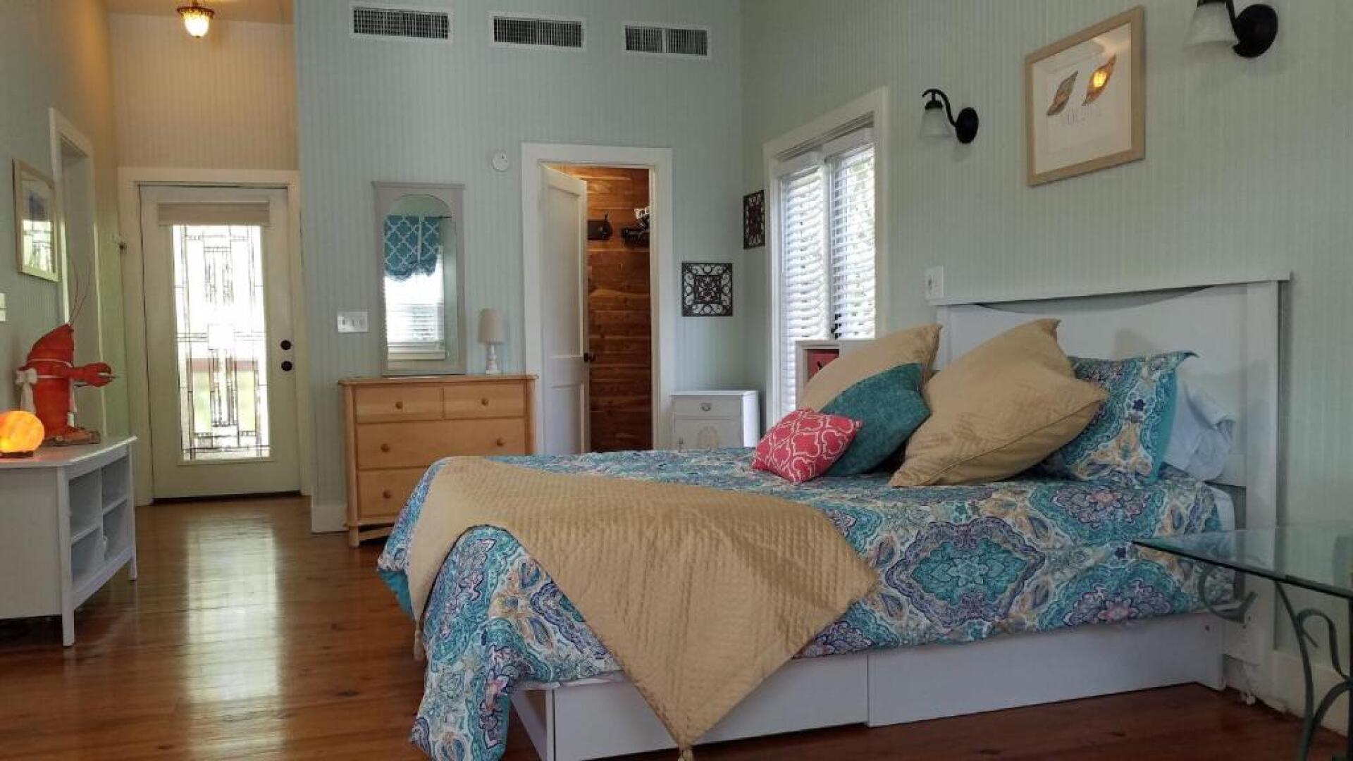 Downtown Whimsical Paradise Pool, Tiki Bar, 2 blocks to Atlantic Ave Delray