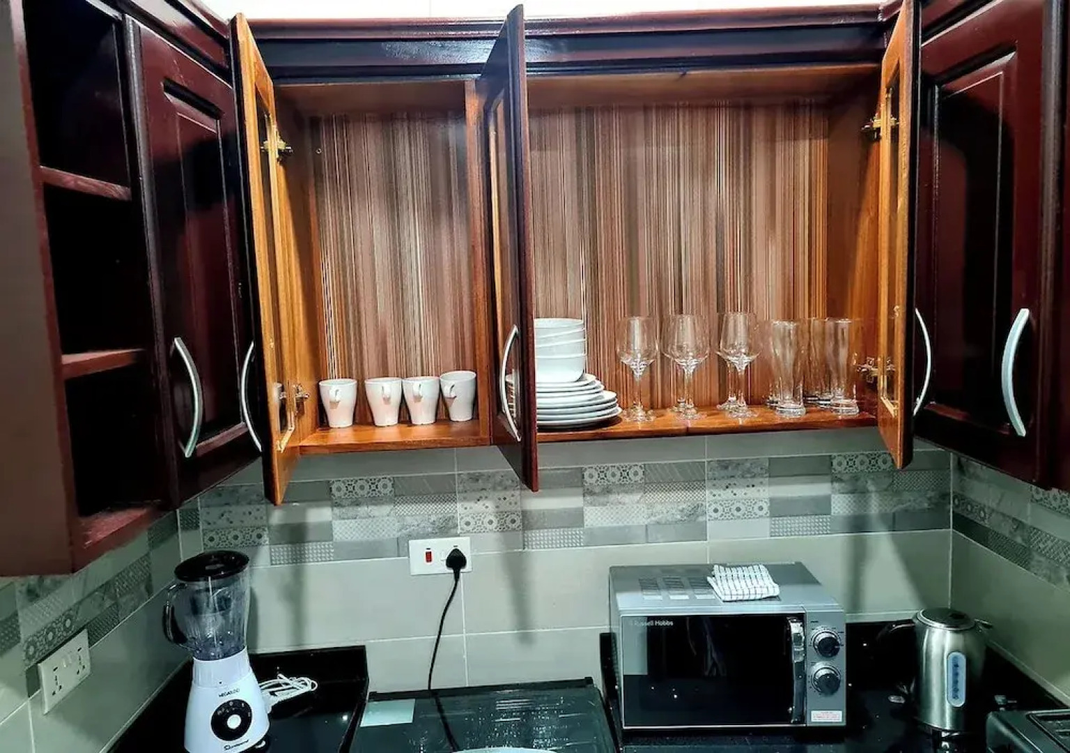 Charming Quiet & Cozy Close to Highway