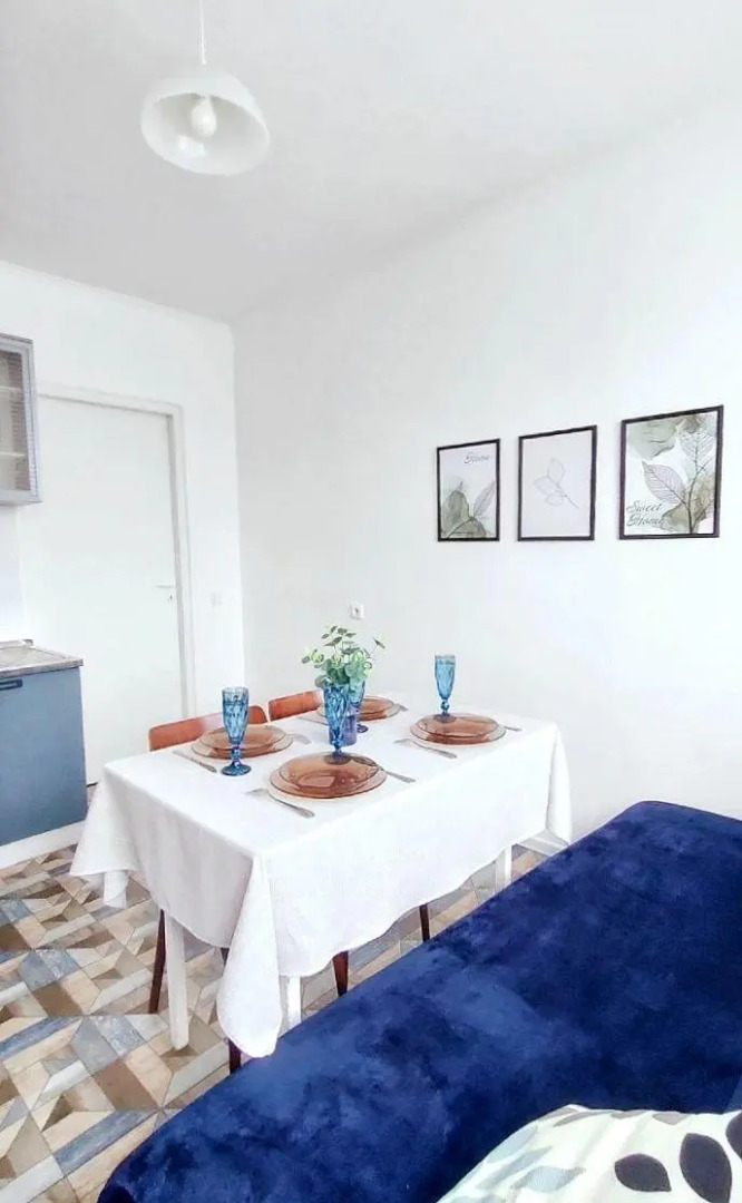 Солнечный эвкалипт на улице Крылова