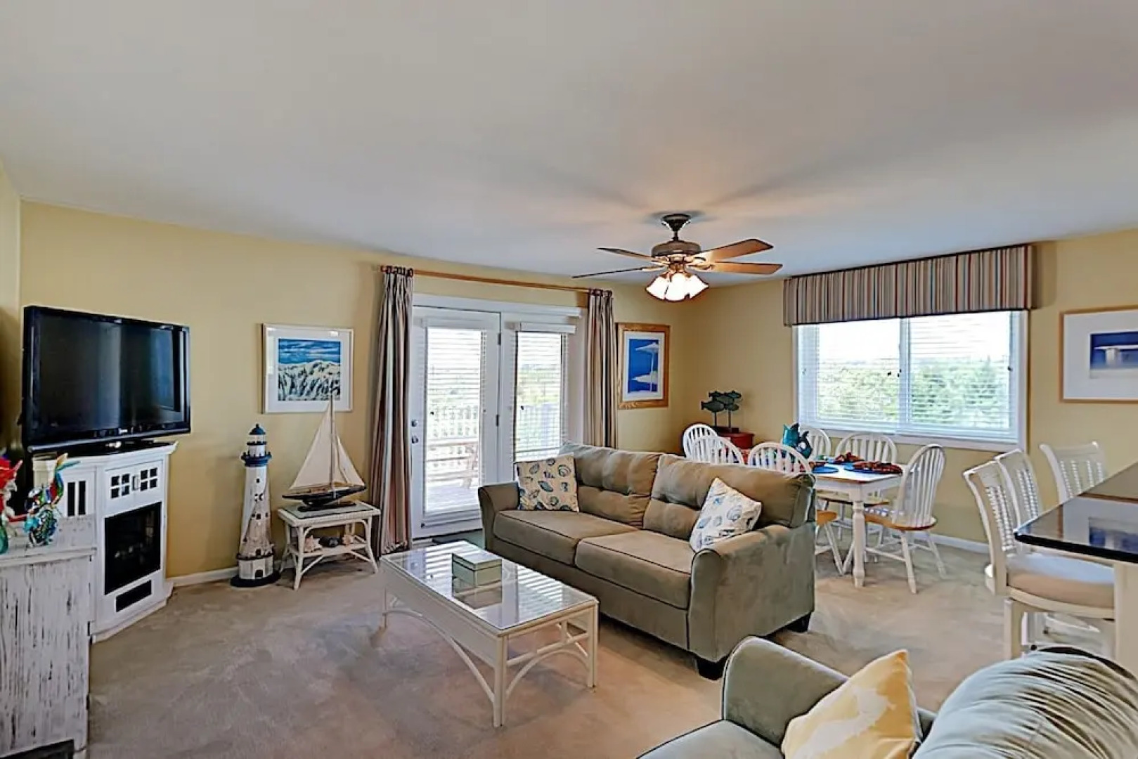 Jinks Creek Corner Unit W/ Pool, 2 Blocks To Beach 3 Bedroom Condo