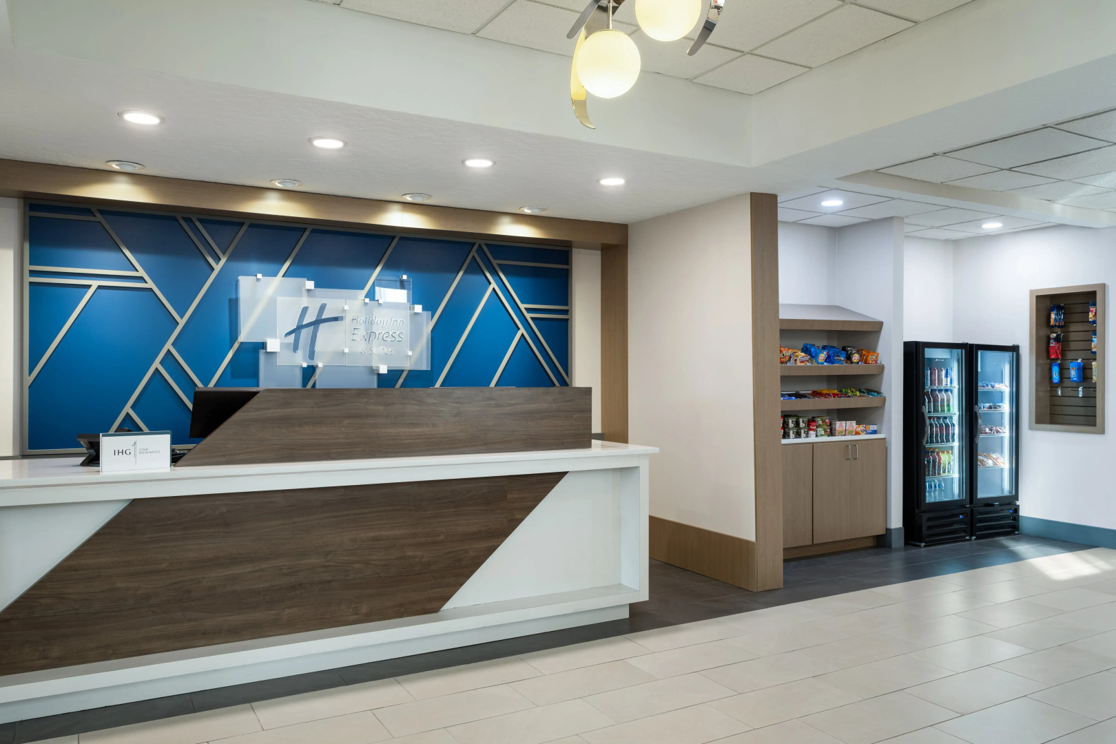 Holiday Inn Express & Suites Midwest by IHG