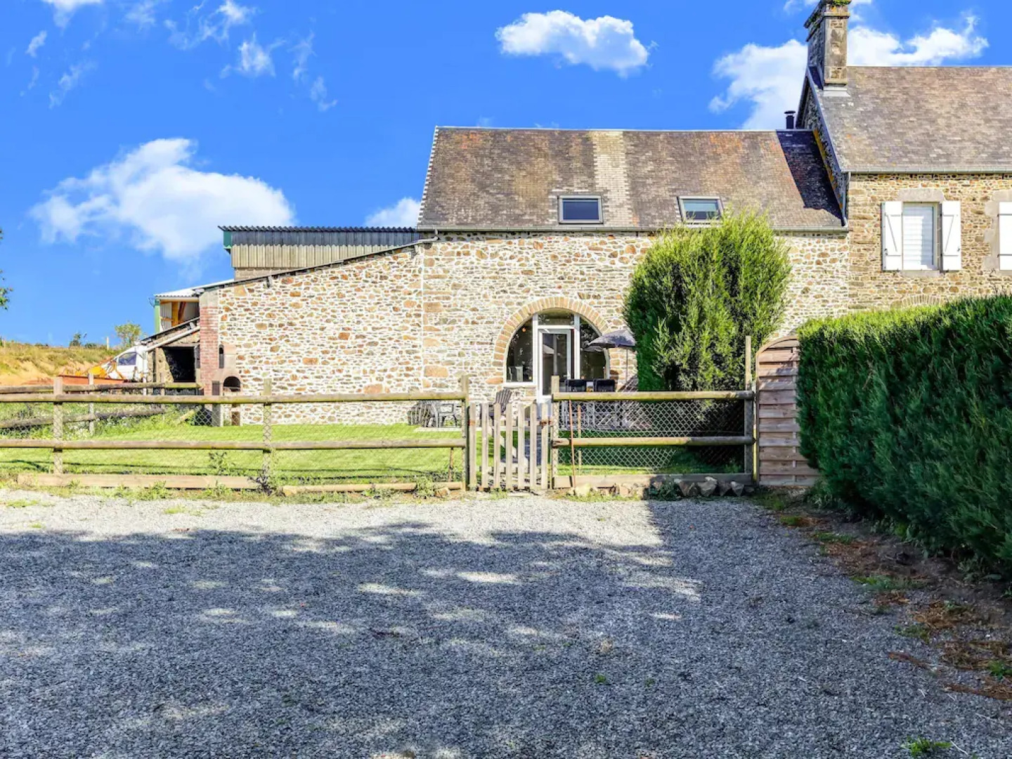 Welcoming Holiday Home in Brainville With Fenced Garden