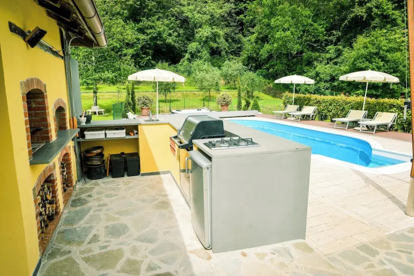 Villa 3 Bed 4 Bath Sleeps 8 Pool Hot tub Air Con