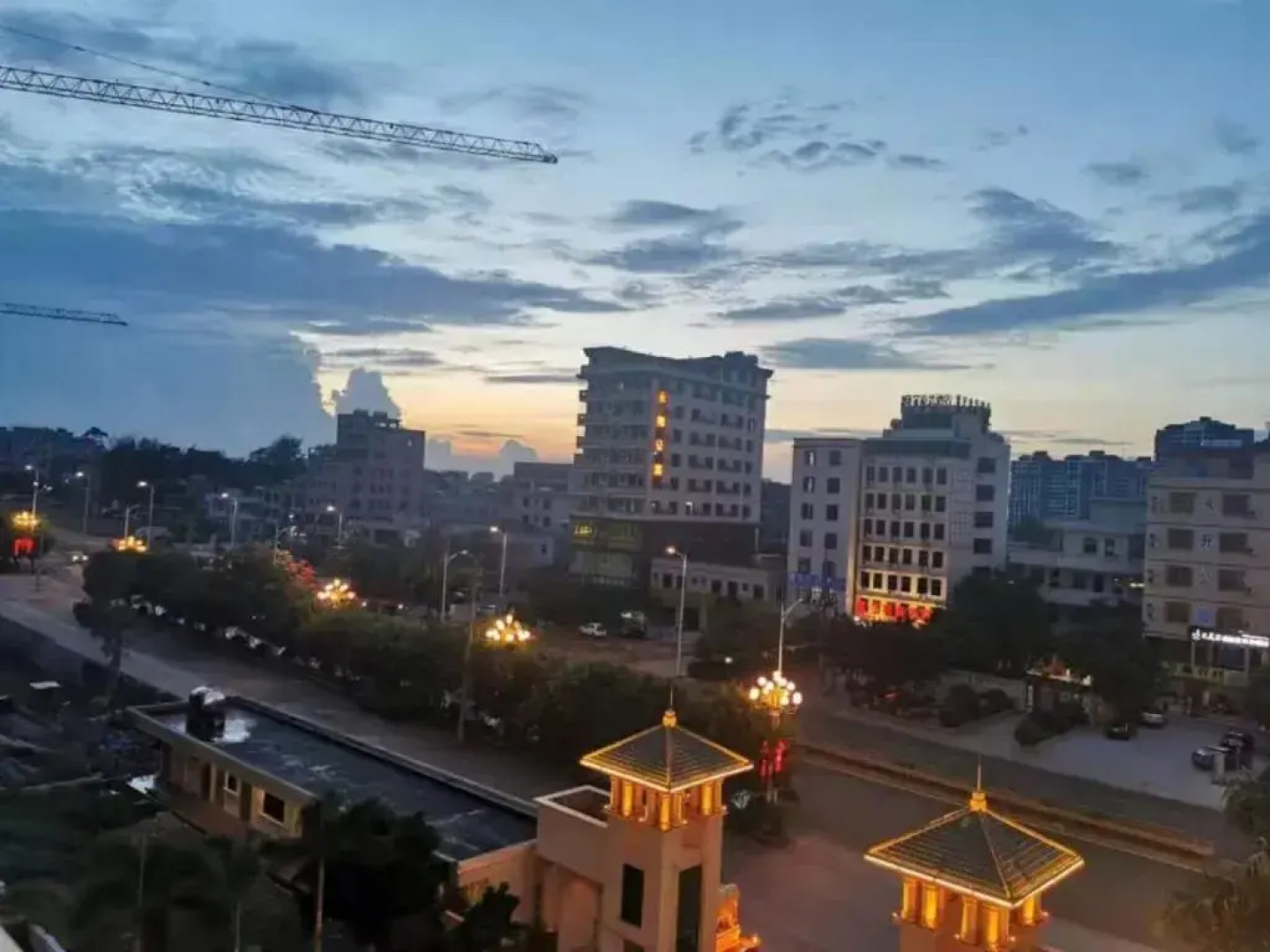 Vienna International Hotel (Haikou Old Town High-speed Railway Station)