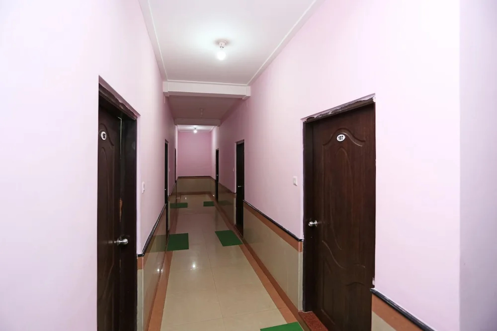 OYO 3066 D2 Holiday Inn