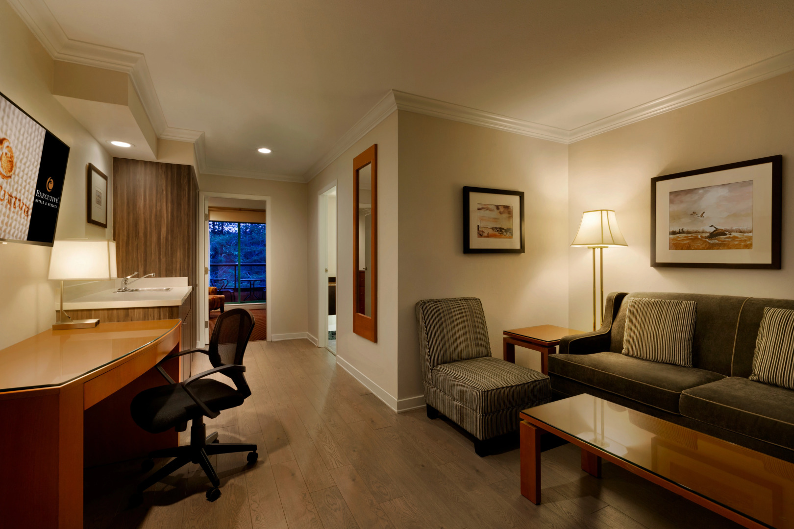 Executive Suites Hotel Metro Vancouver
