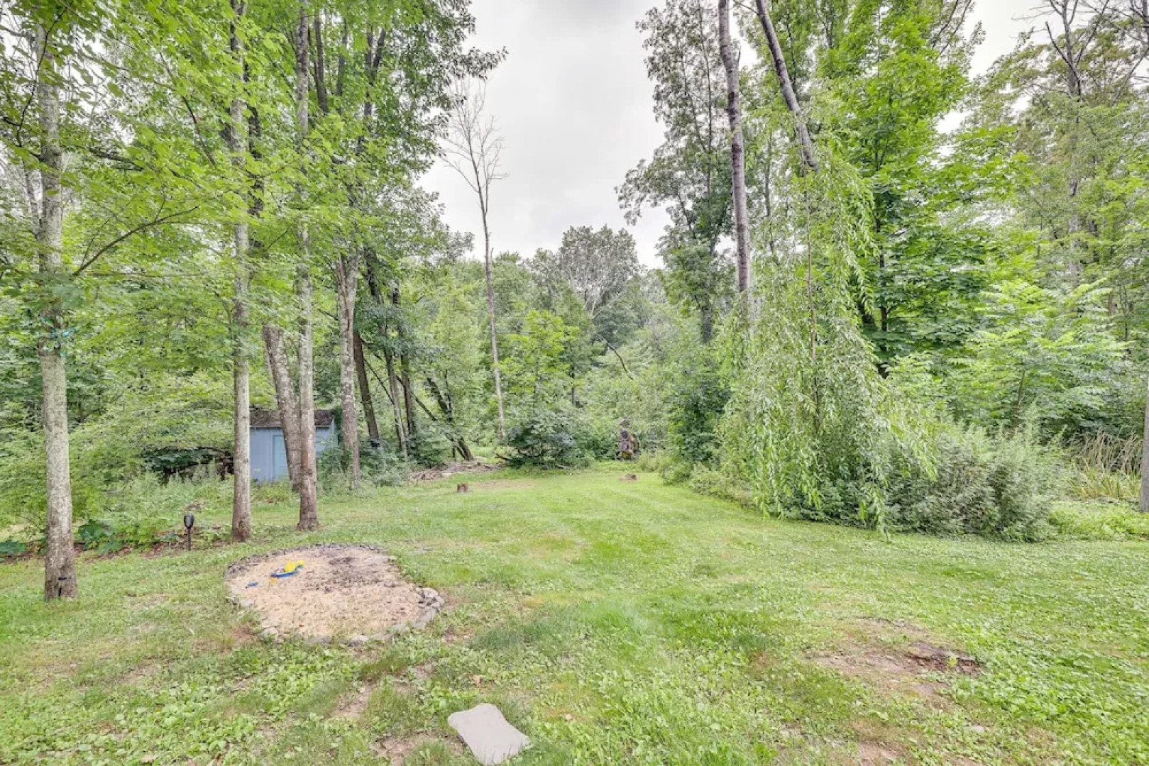 Peaceful Pocono Retreat: Hot Tub & Covered Deck!