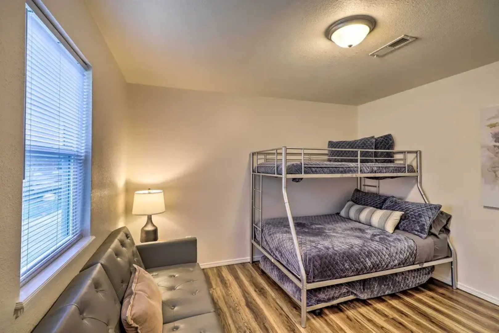 Pet-friendly West Plains Pad < 1 Mi to Dtwn!