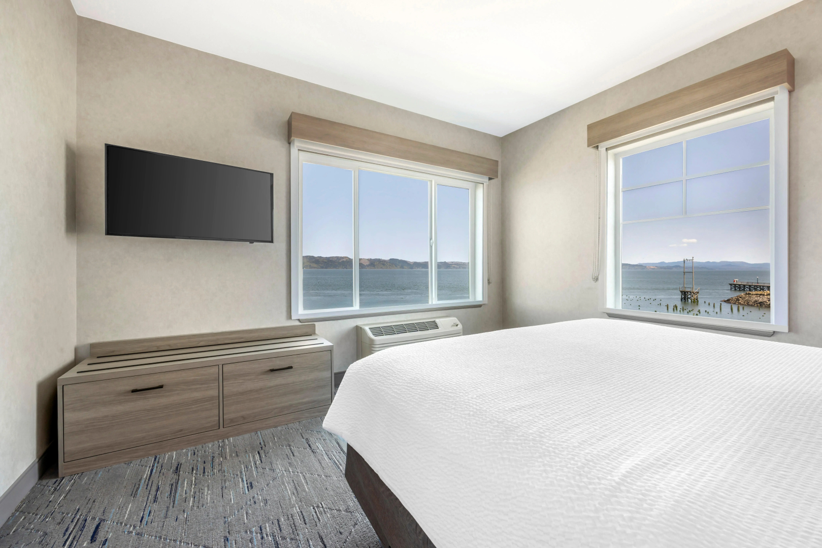 Holiday Inn Express & Suites Astoria by IHG