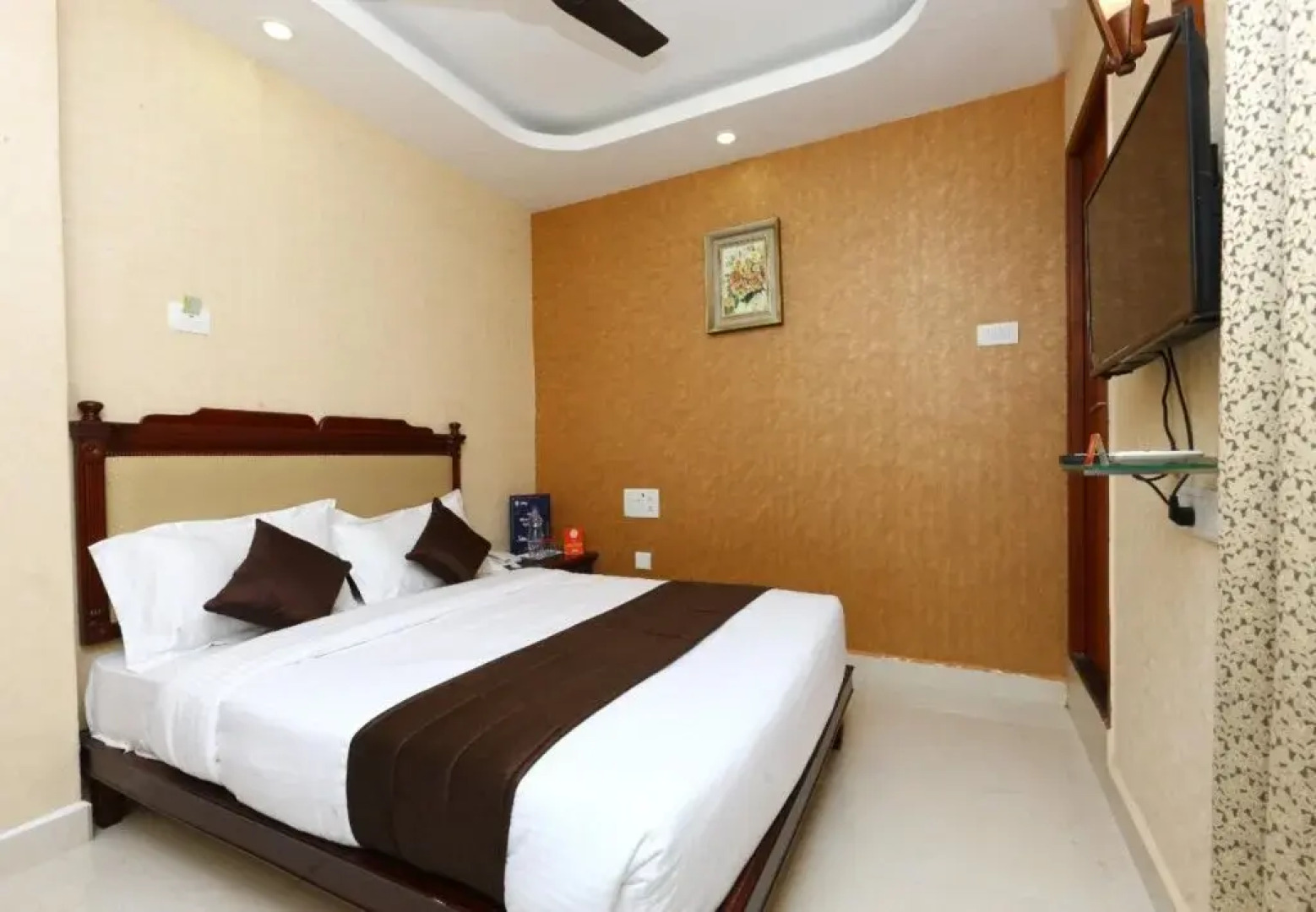 RB Grand Residency by OYO Rooms