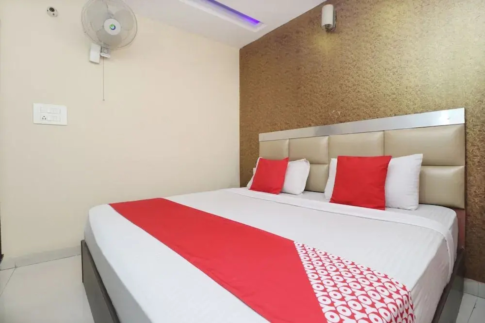 OYO 4849 Hotel Staywell