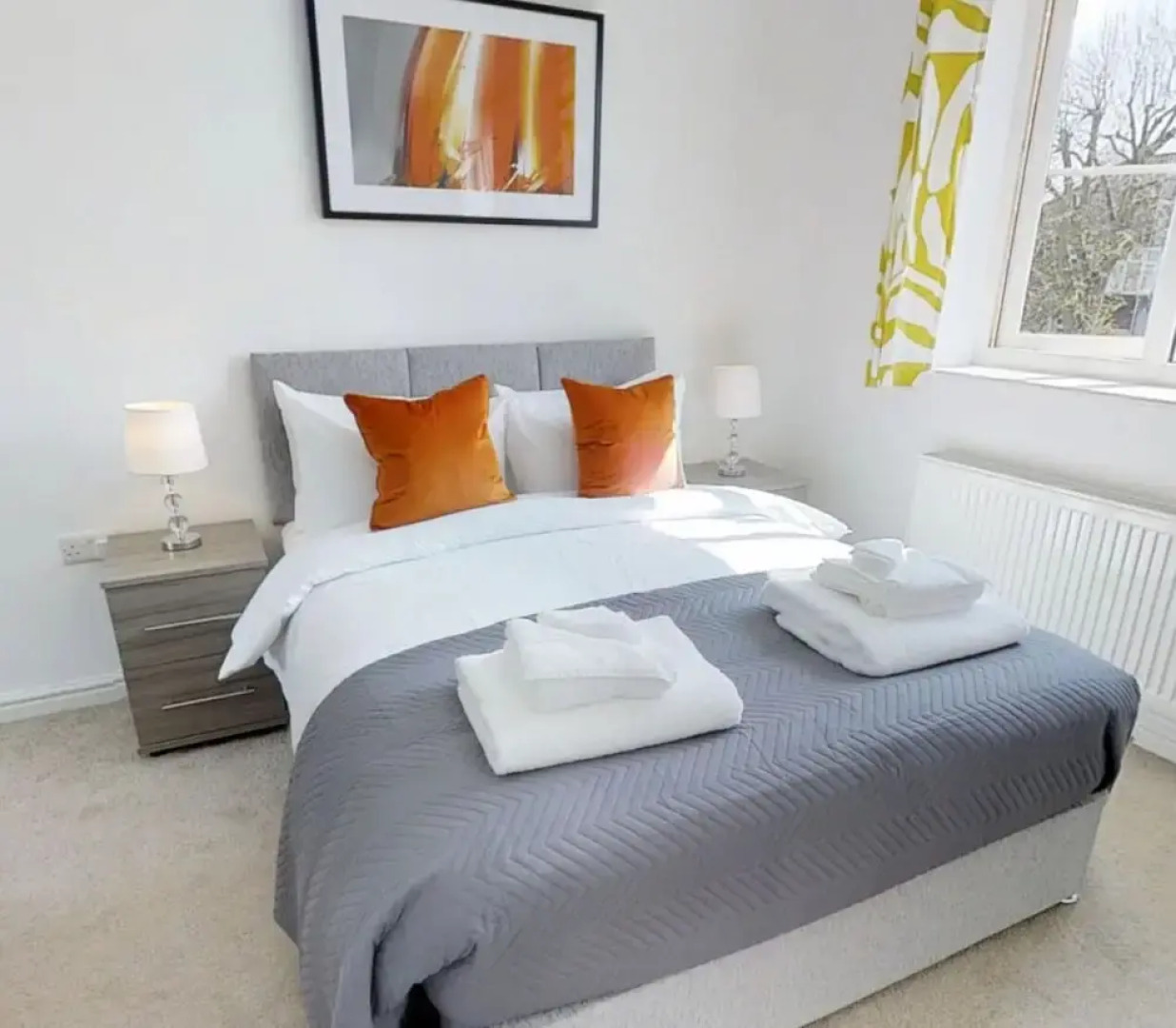 Stayzo - Cole Green Lane - Ideal for Your Next Staycation or Workcation Whole House With Wi-fi