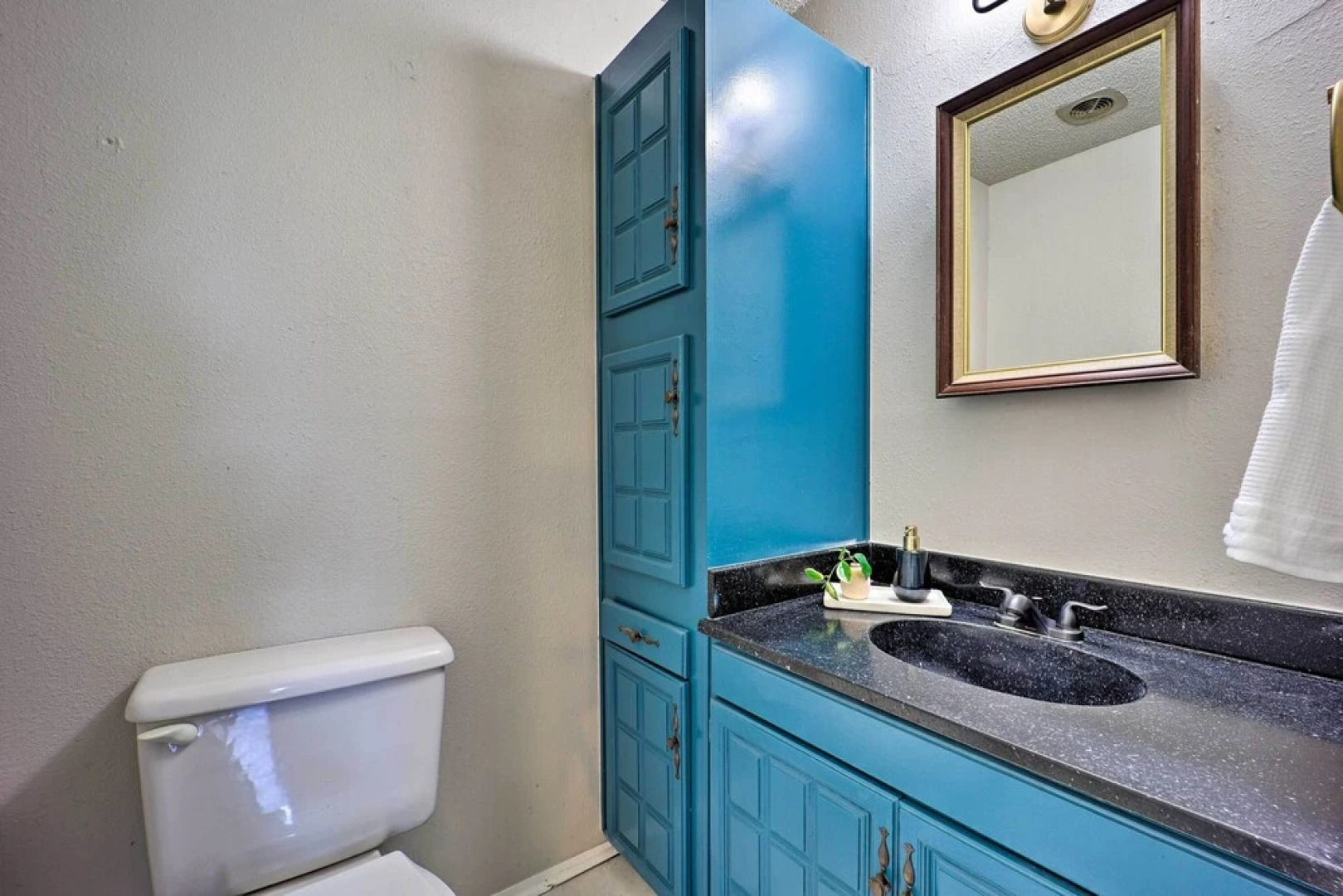 Dog-friendly Bella Vista Home w/ Grill + Deck