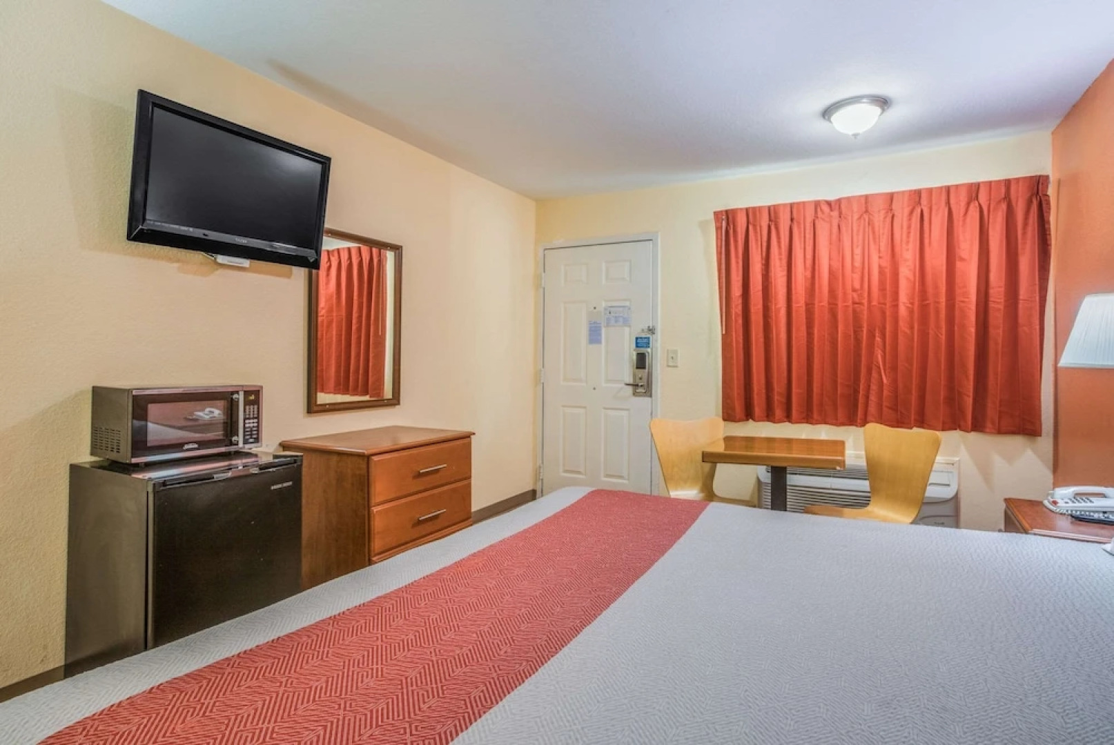 Rodeway Inn & Suites