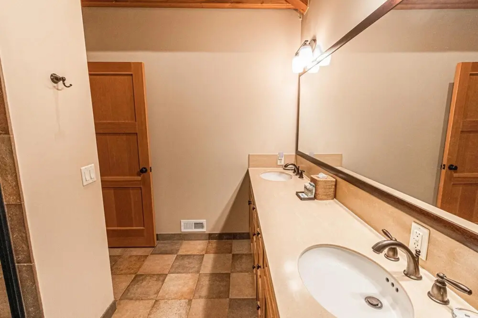 Lodges at Cannon Beach B1