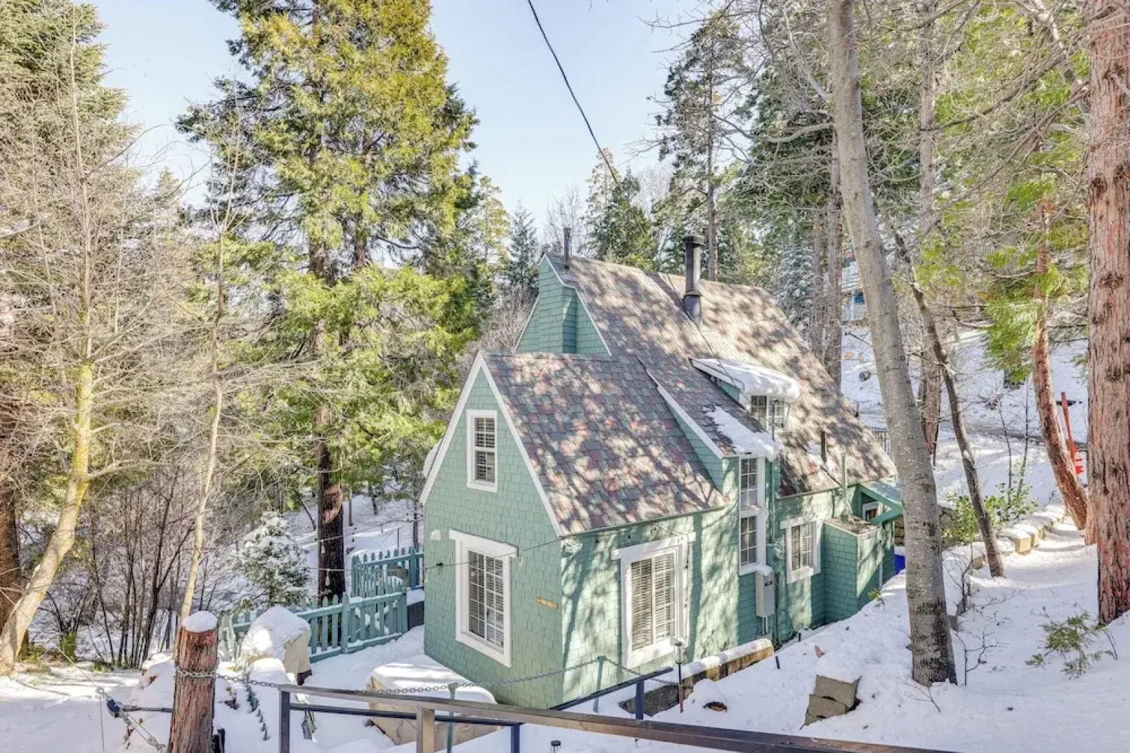 Walkable 'green Gables Cottage' in Lake Arrowhead