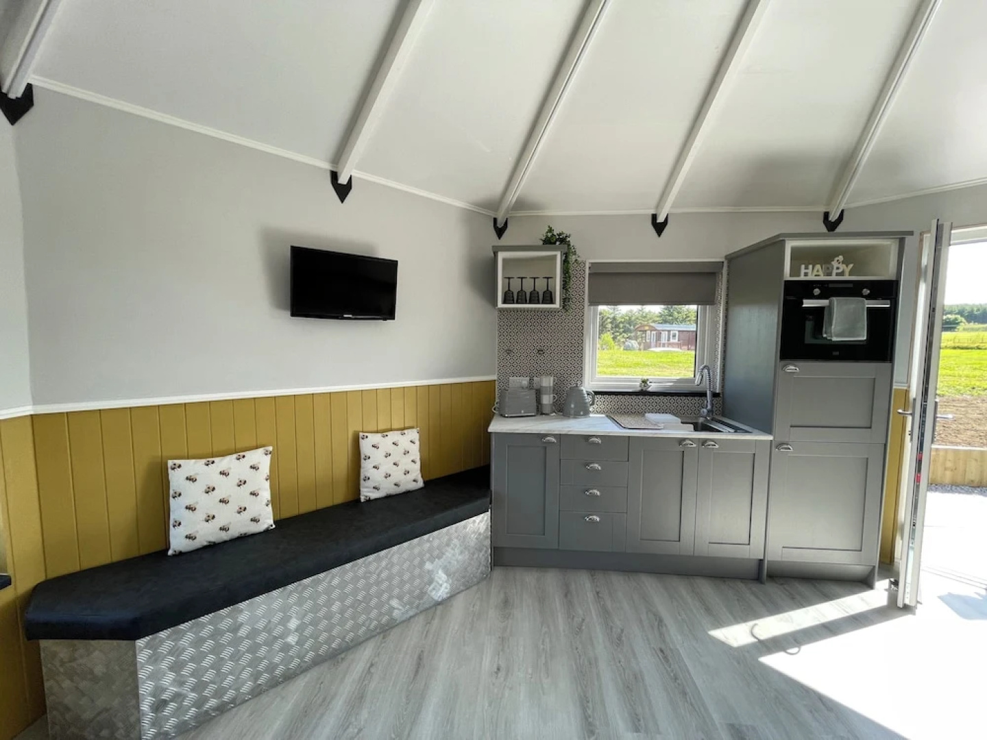 AC/DC Glamping