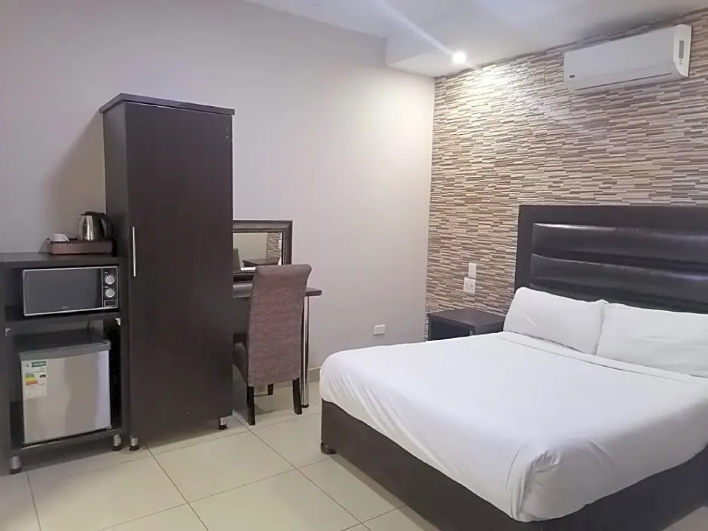 Bayside Hotel 14 Monty Naicker Street