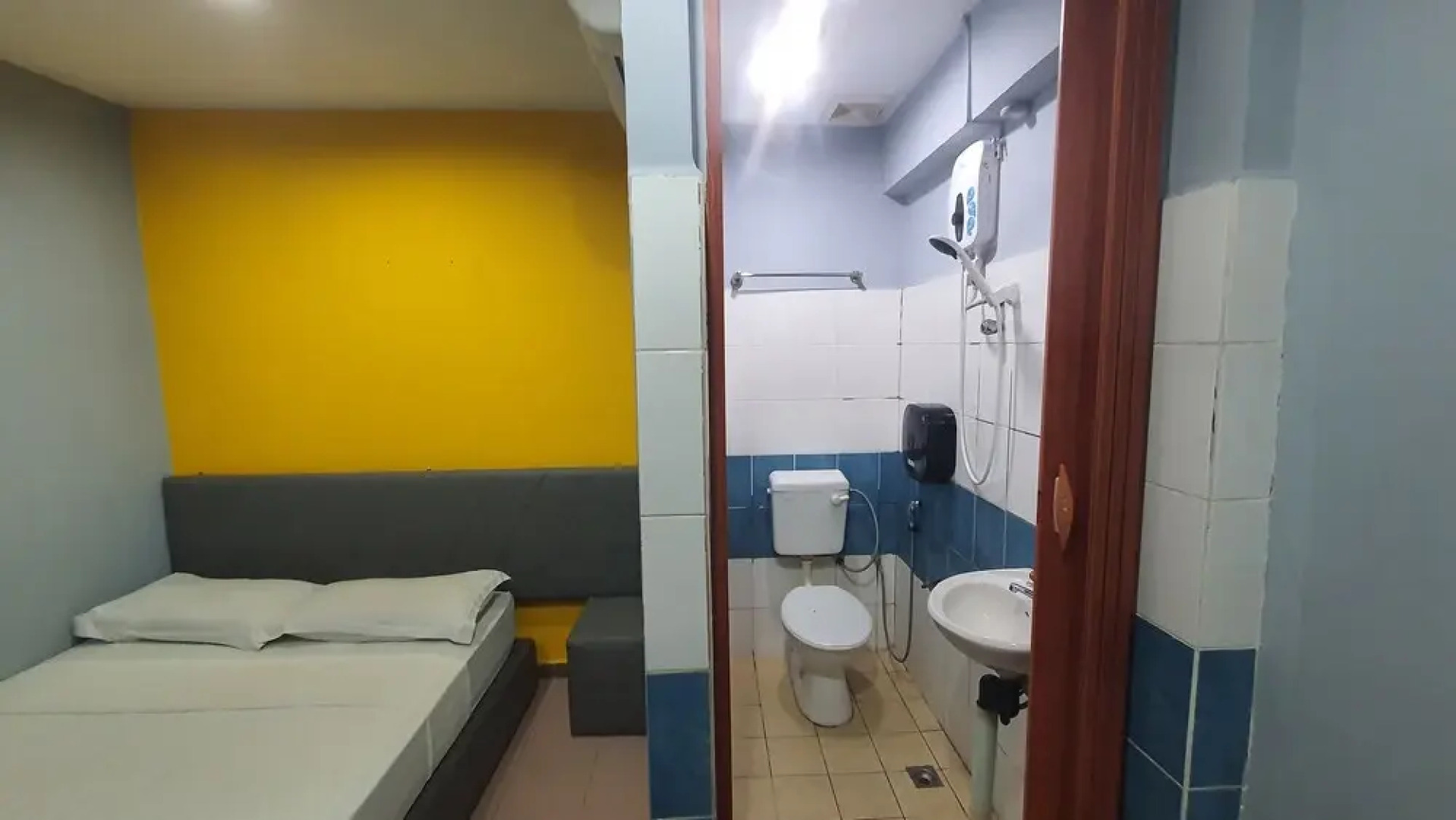 OYO 90798 Two Two Inn