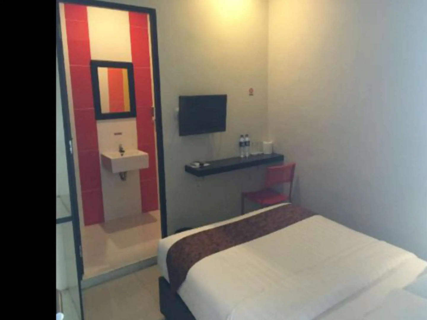 RedDoorz @ Budget Hotel Ambon