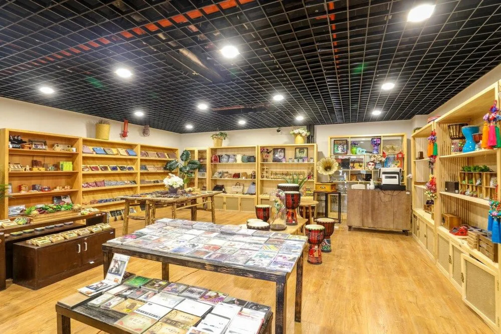 The 5th Meteorite Glory Hotel