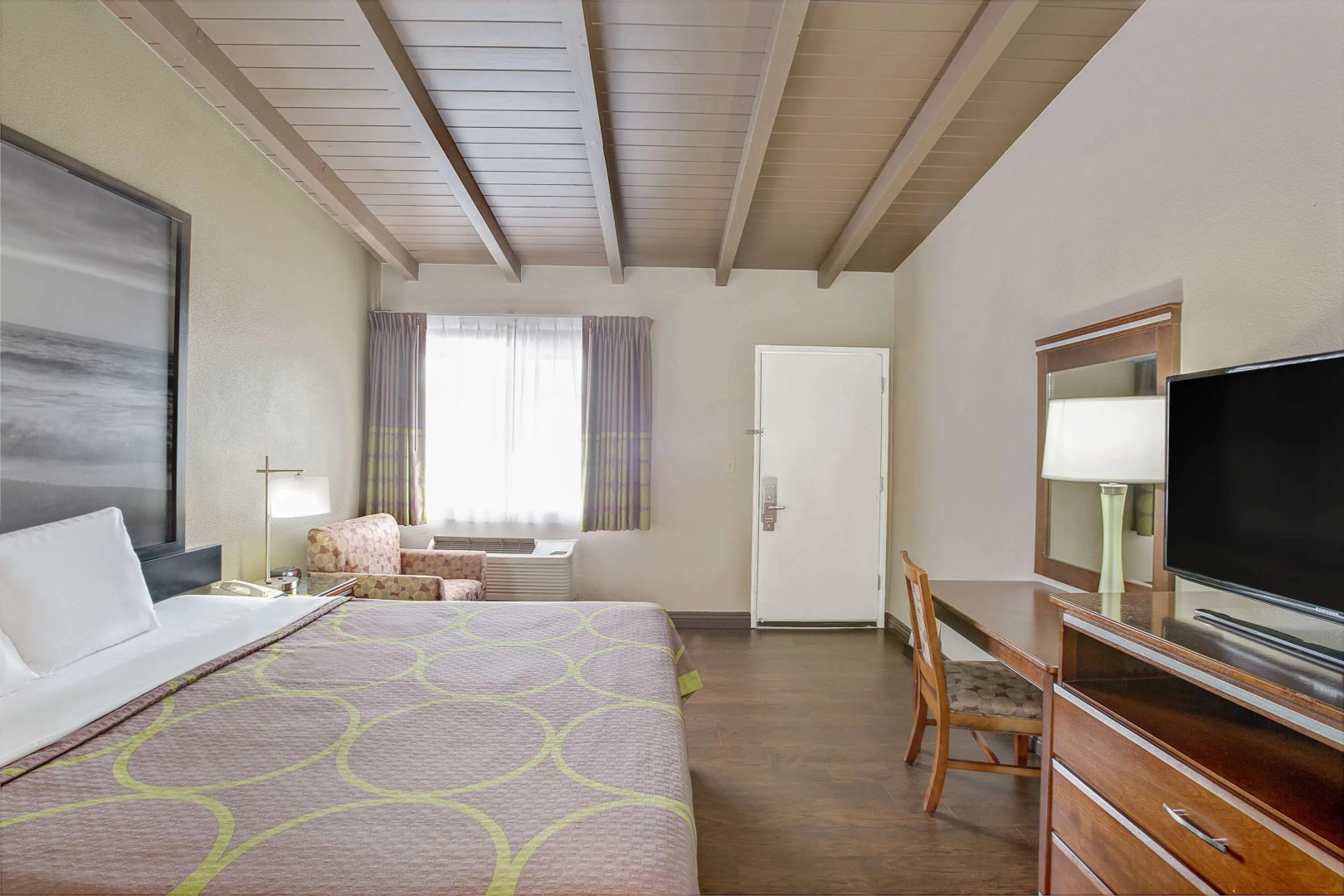 Super 8 by Wyndham Los Angeles-Culver City Area