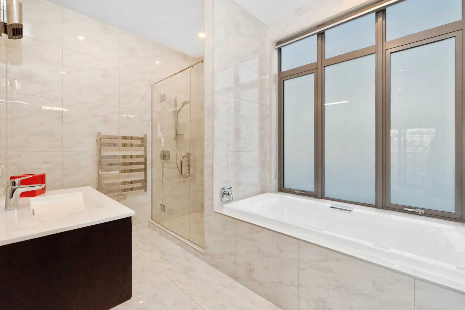 The Rees Hotel, Luxury Apartments & Lakeside Residences