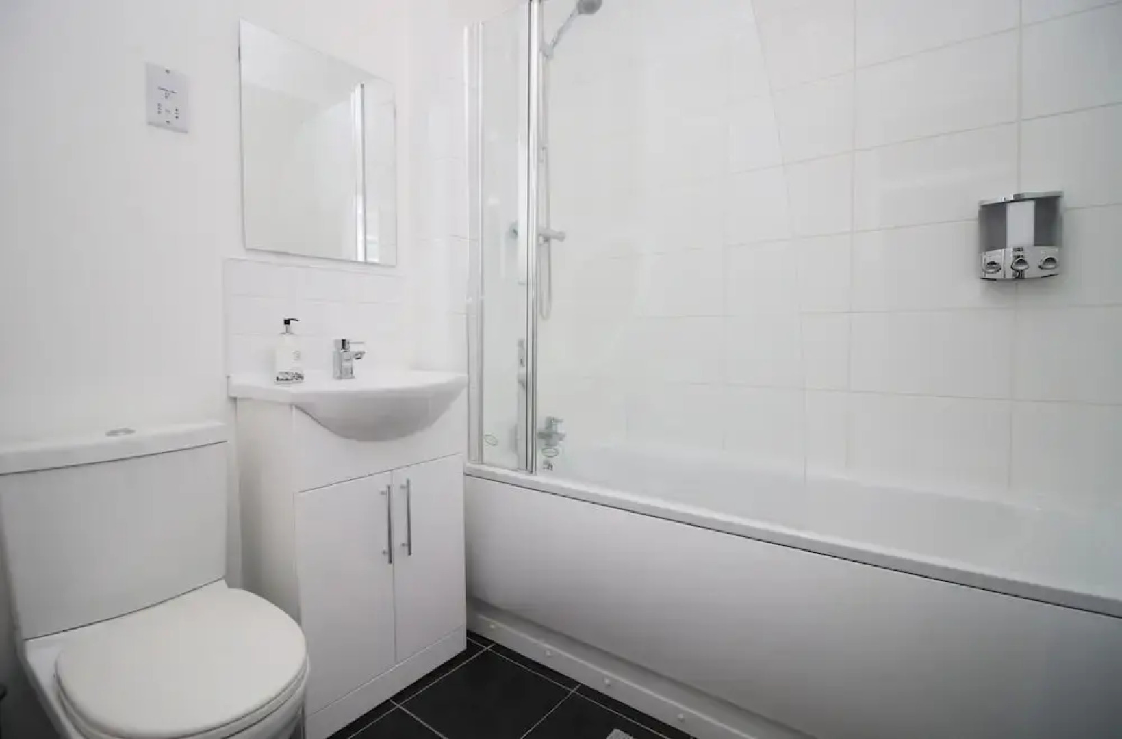 Dyzyn Living - City View City Center 5 Mins From Train Station