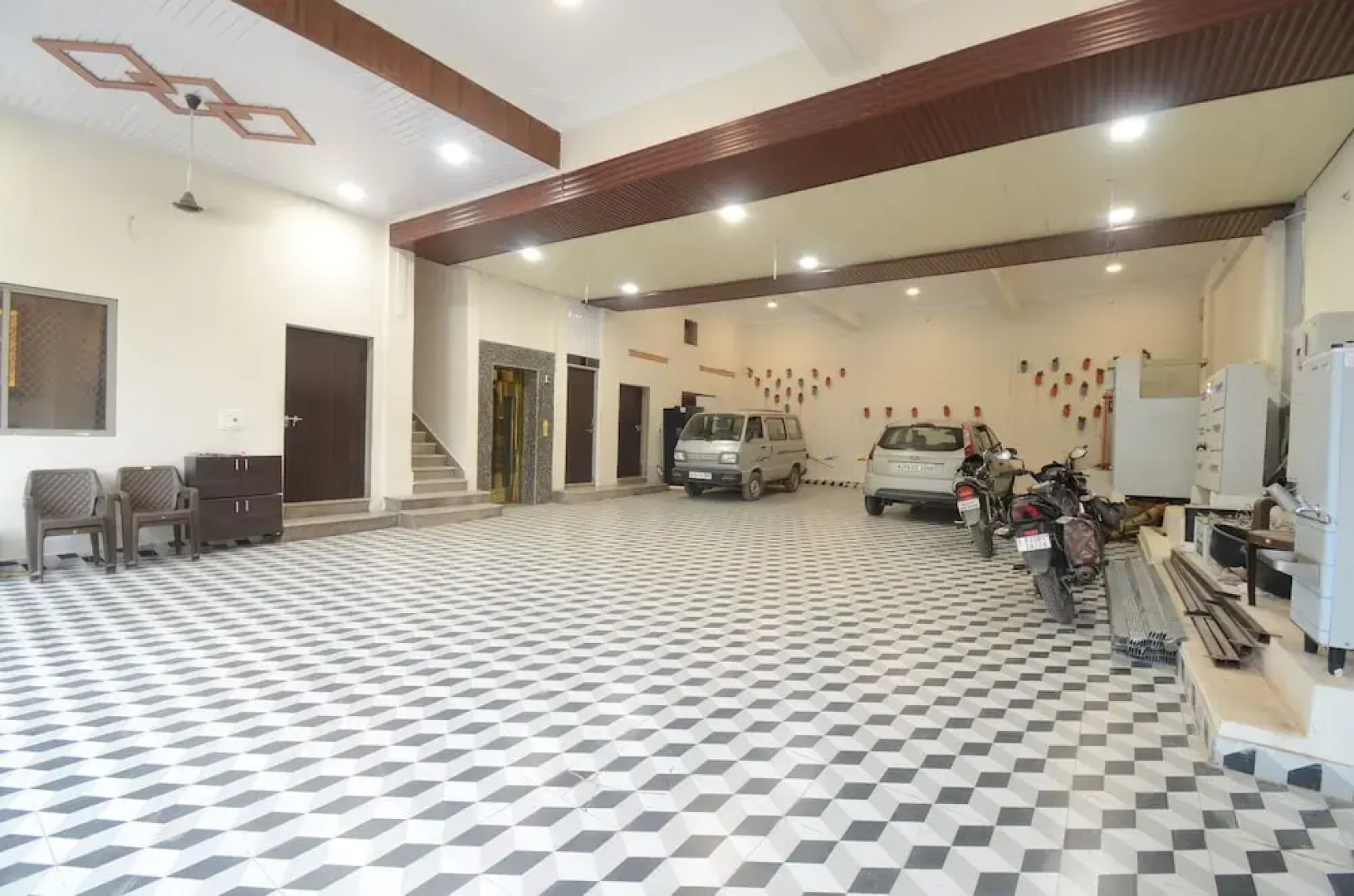 Hotel Shri Dhwaja Inn