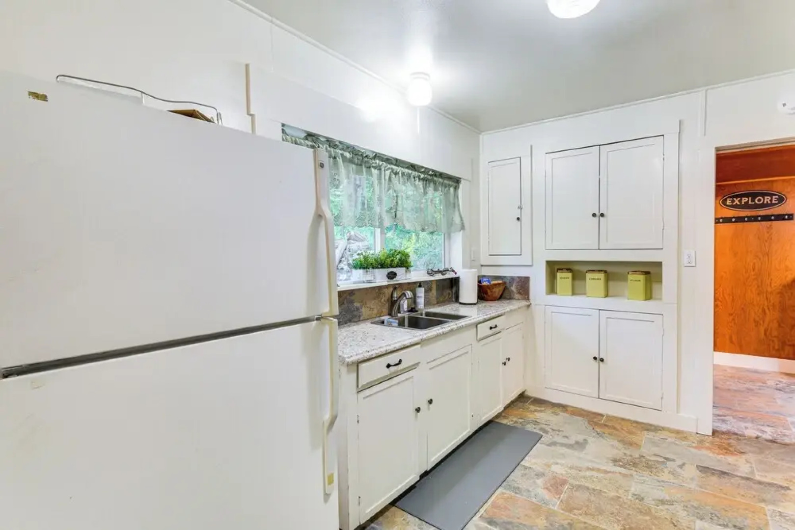 8 Mi to Yosemite National Park: Cabin w/ Fire Pit